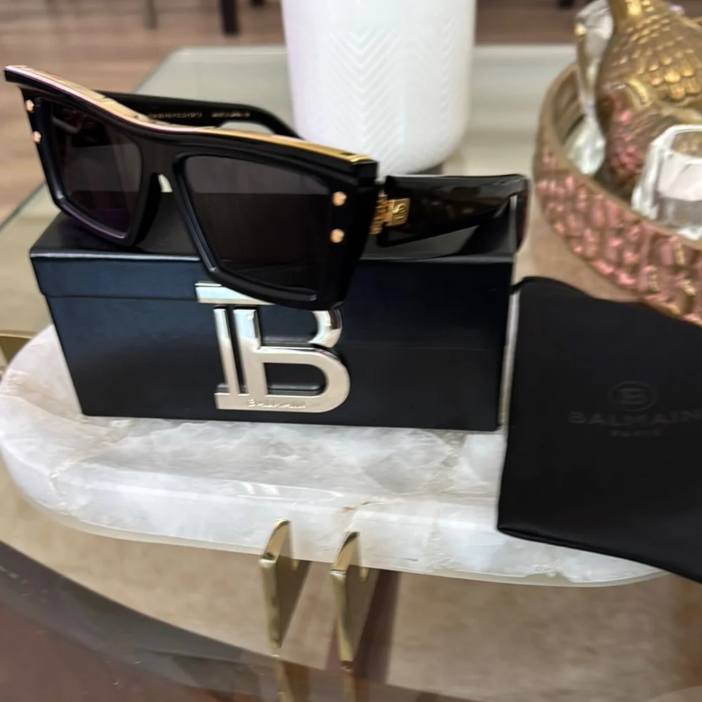 BALMAIN B-VII Black and gold Sunglasses Sleek Design Gold Accents